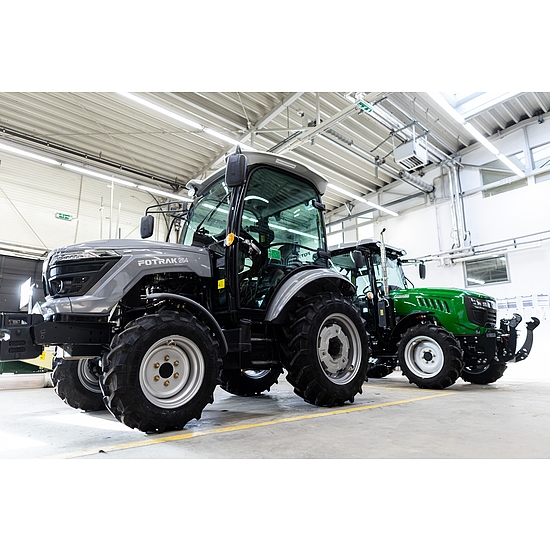 Fotrak ME254C fülkés klímás traktor 