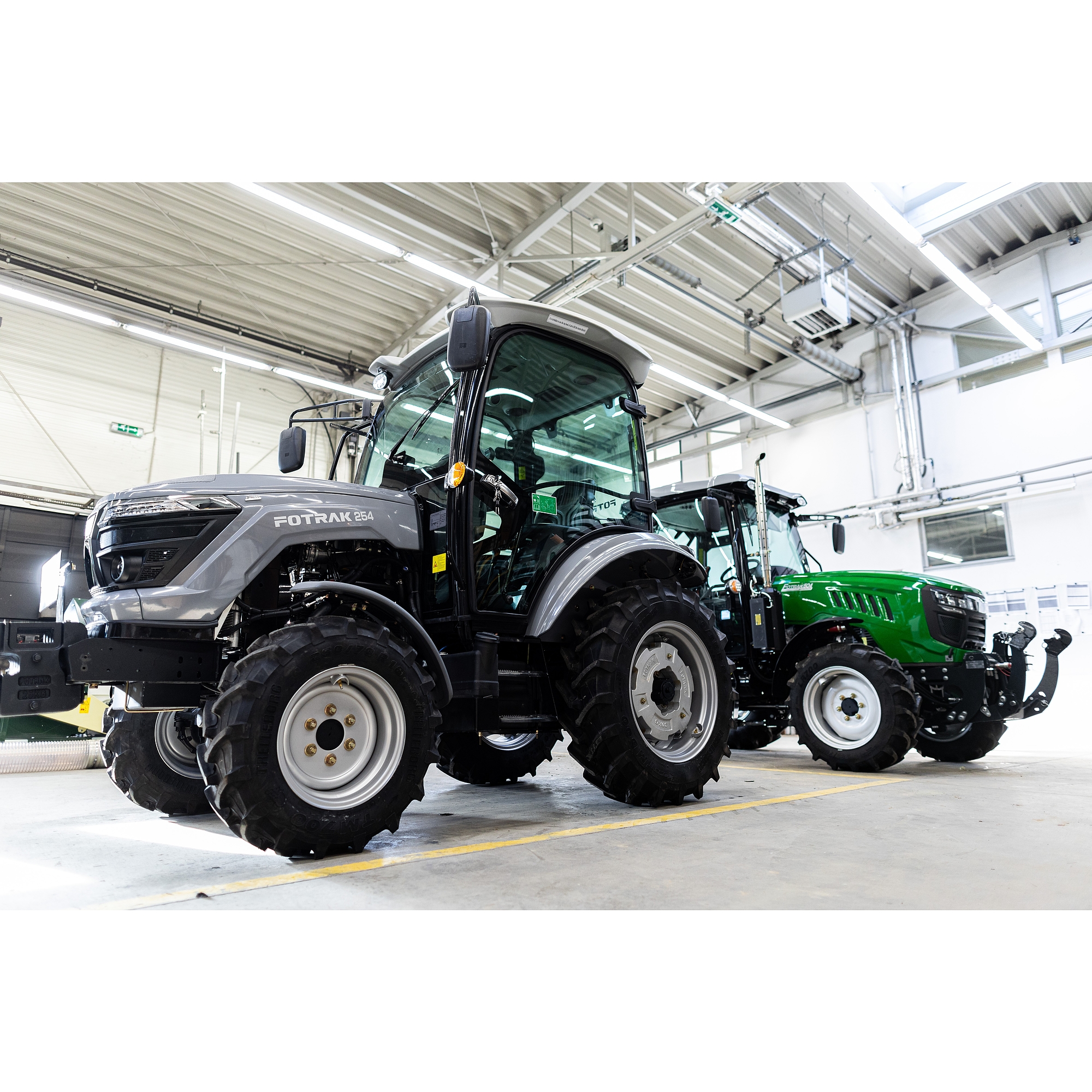 Fotrak ME254C fülkés klímás traktor 